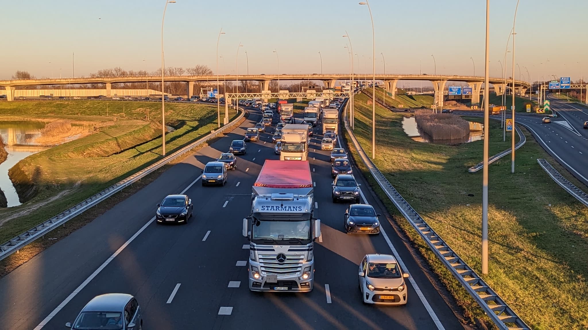 A67 bij Veldhoven Poot van Metz