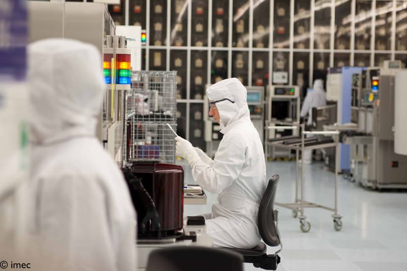 022-A-look-inside-imecs-300mm-cleanroom-2022.jpg