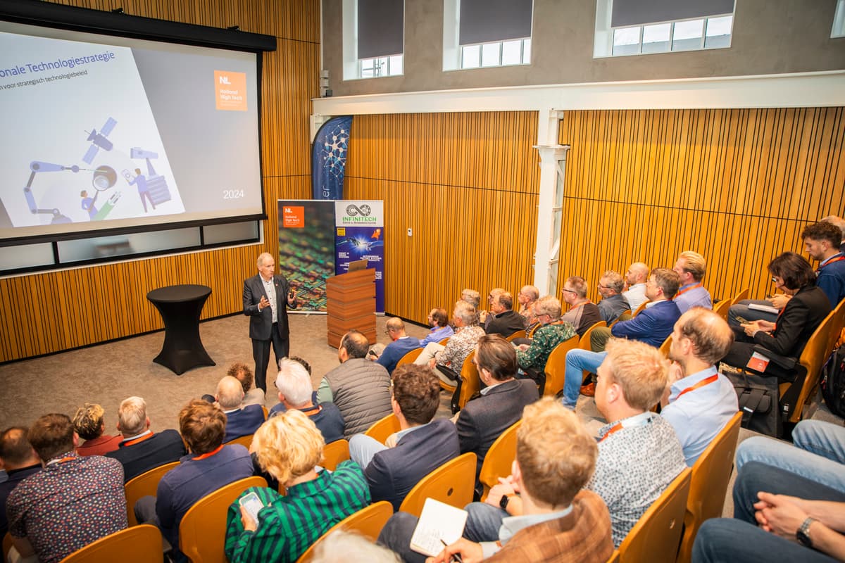 Leo Warmerdam tijdens het Holland High Tech evenement over Smart Industry