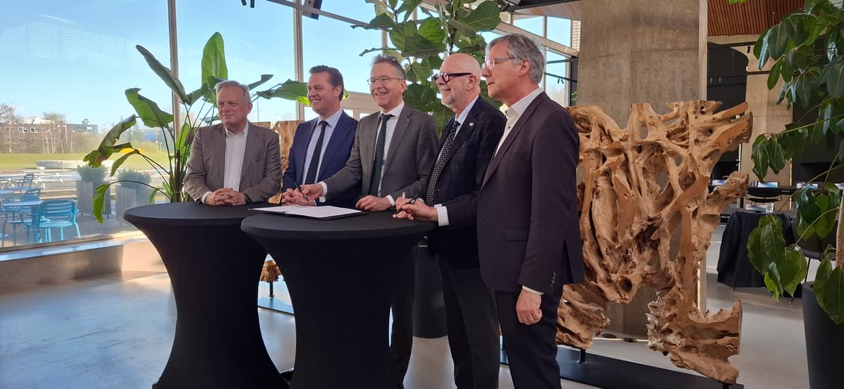 Links naar rechts: Noël Slangen, Tom Vandeput, Jeroen Dijsselbloem, Luk Lemmens, Ward Kennes © Amber van Kempen 