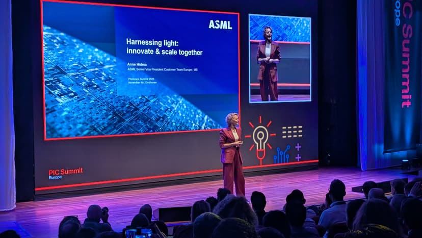 ASML 在会场的演讲照片