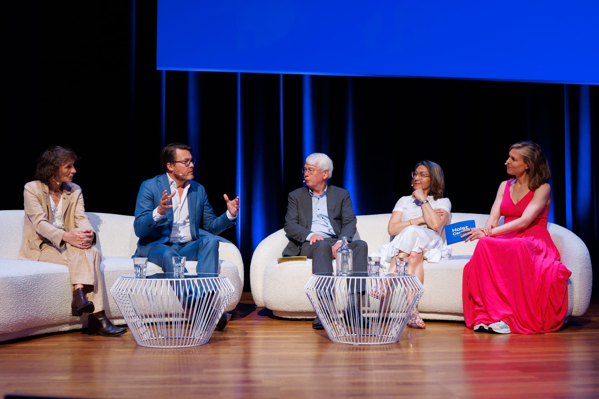 TU/e rector Silvia Lenaerts, Techleap special envoy Constantijn van Oranje, Holst Centre co-founder Henk van Houten and Brainport Development’s Chief Innovation & Technology Officer Naomie Verstraeten with host Irene Rompa - © Bram Saeys