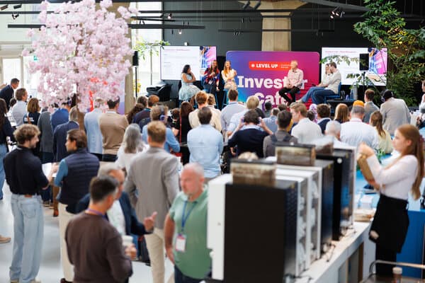The investor panel with Hans de Penning. © Bram Saeys