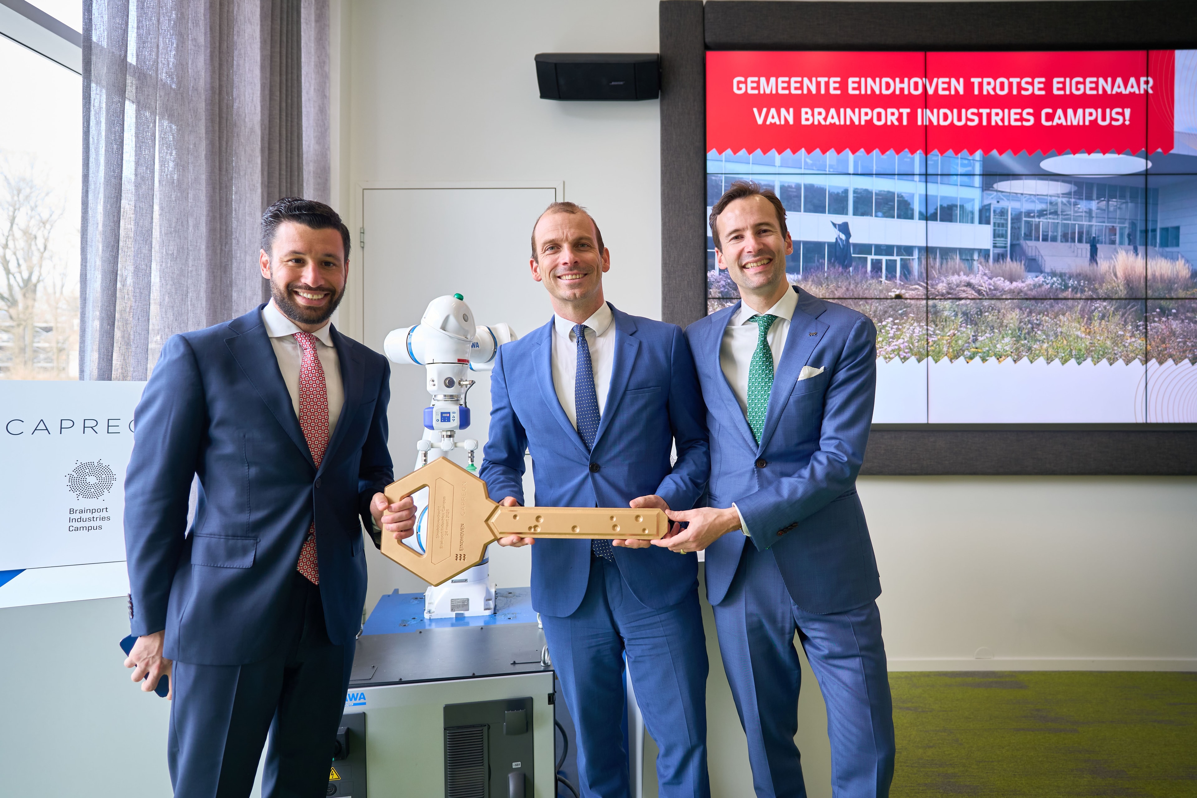 Raphael Noé (CEO Capreon), wethouder Stijn Steenbakkers en wethouder Maes van Lanschot.