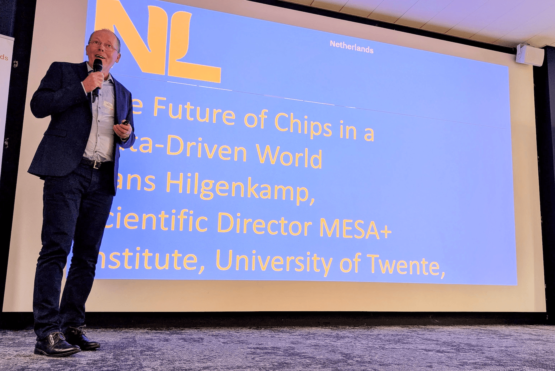 Prof. HANS HILGENKAMP
