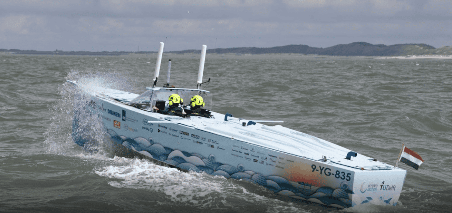 Hydro Motion: Pioneering Sustainable Maritime Innovation with a Hydrogen-Powered Boat