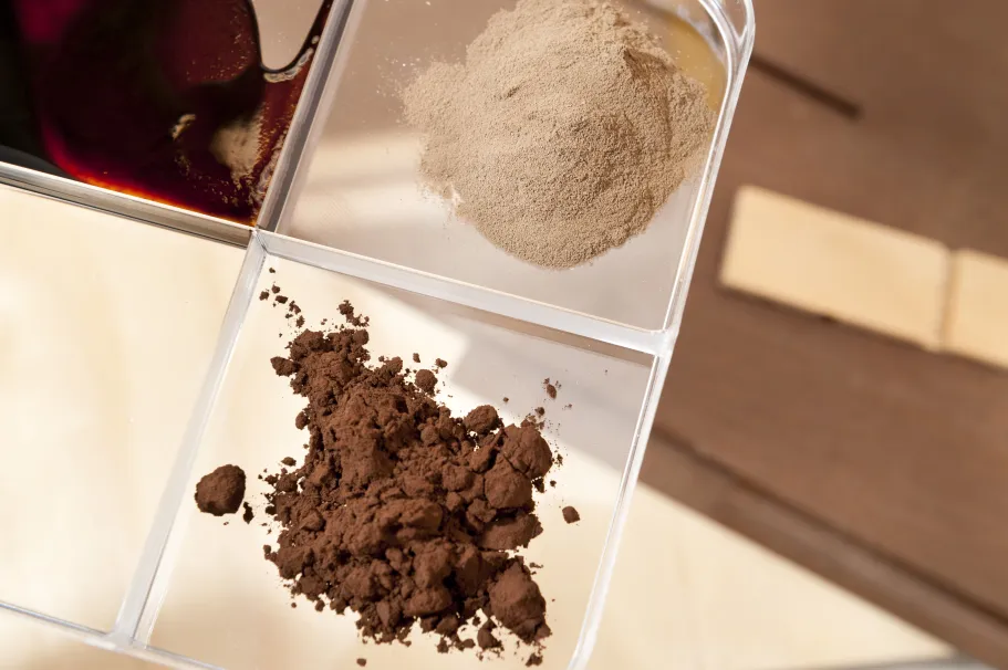 Defying physics: new material tough as plastic, moldable as glass