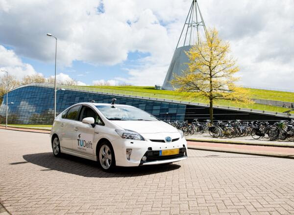 Zelfrijdende auto veiliger én menselijker door onderzoek TU Delft