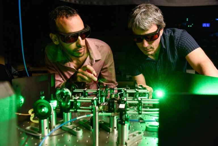 Gal Ness (left) and Prof. Yoav Sagi (right)